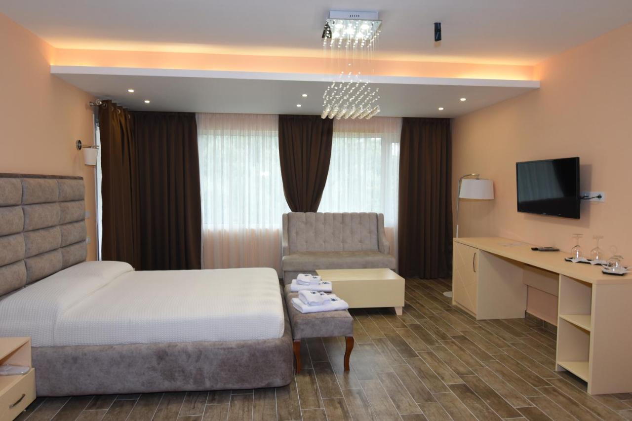 Monte Mare Hotel Vlore Exterior photo