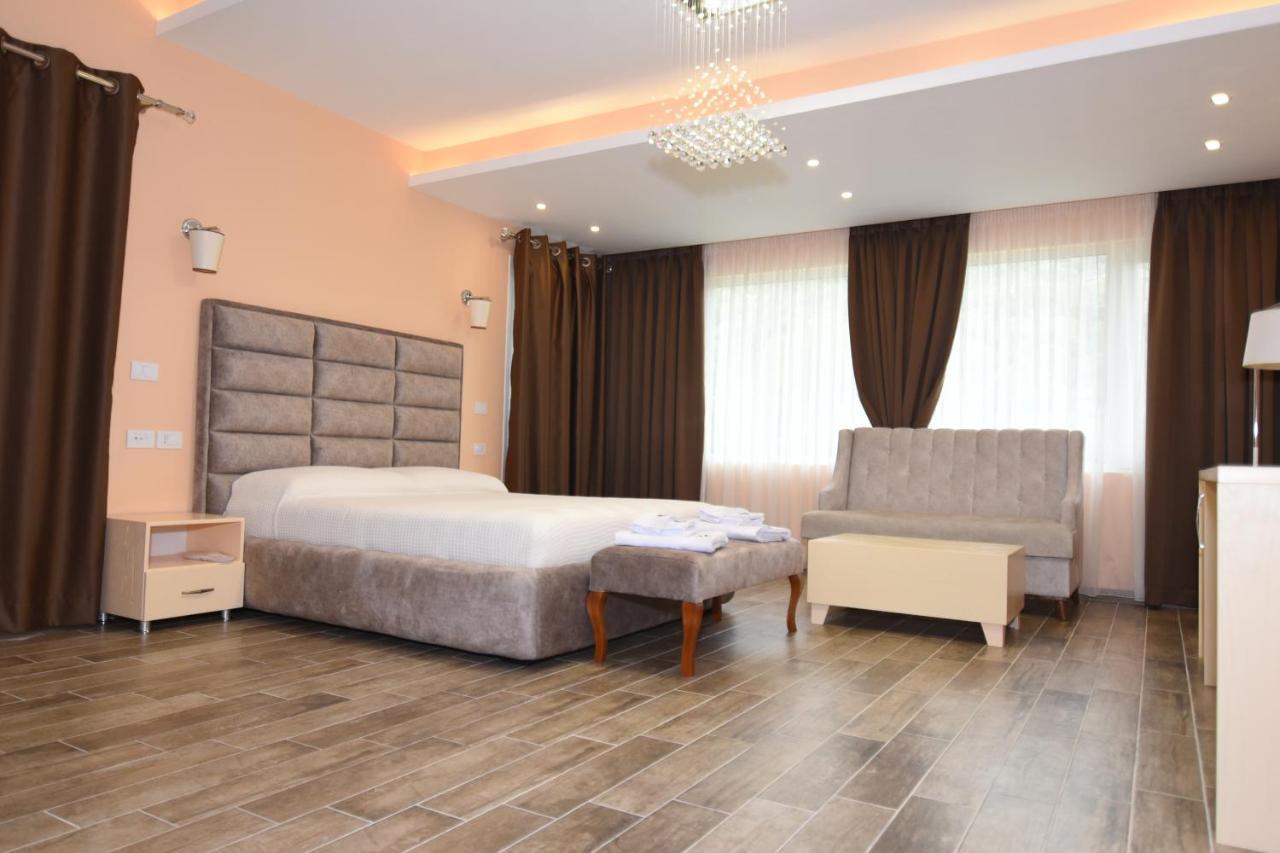 Monte Mare Hotel Vlore Exterior photo