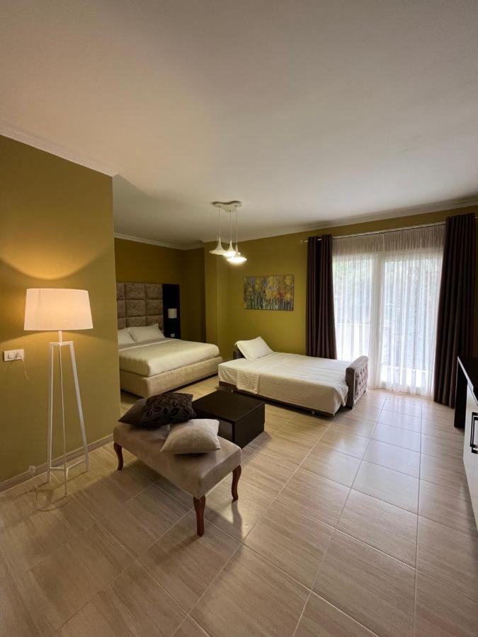 Monte Mare Hotel Vlore Exterior photo