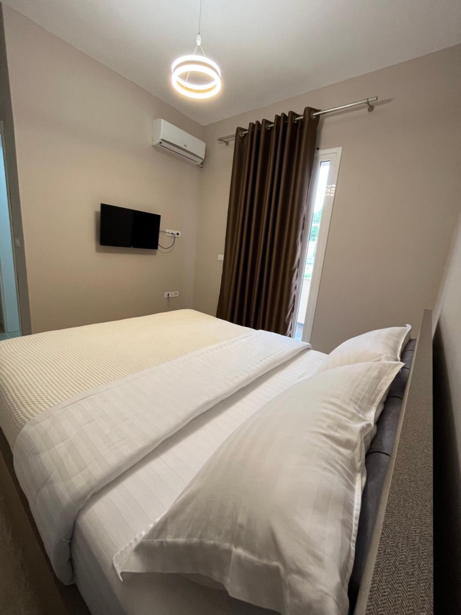 Monte Mare Hotel Vlore Exterior photo